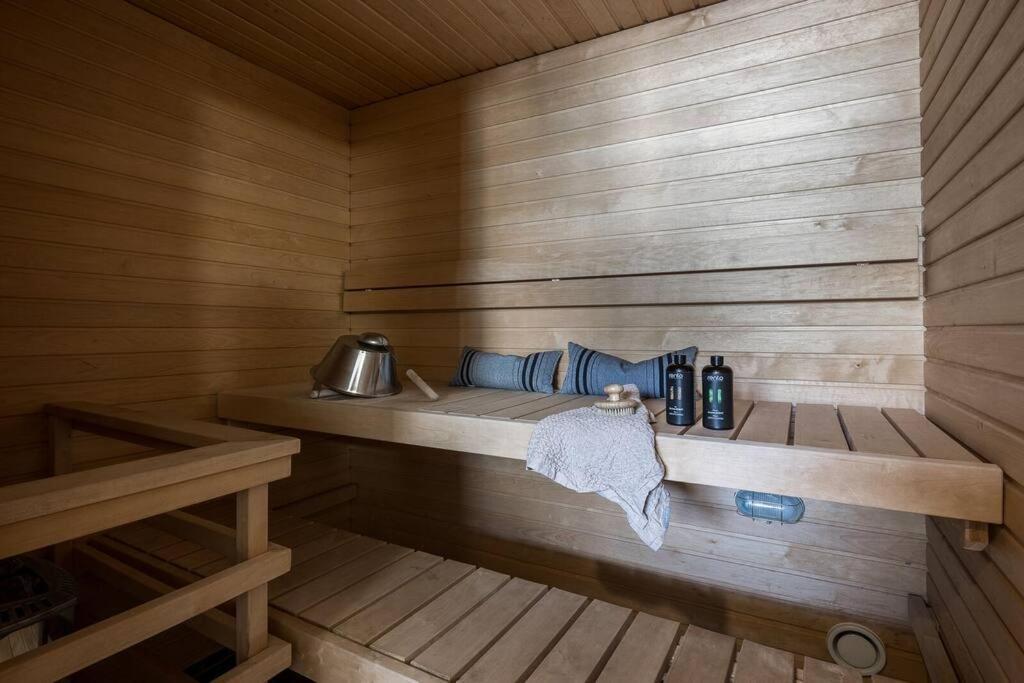 Spacious With Four Terrace, Sauna, Sea View * Helsinki